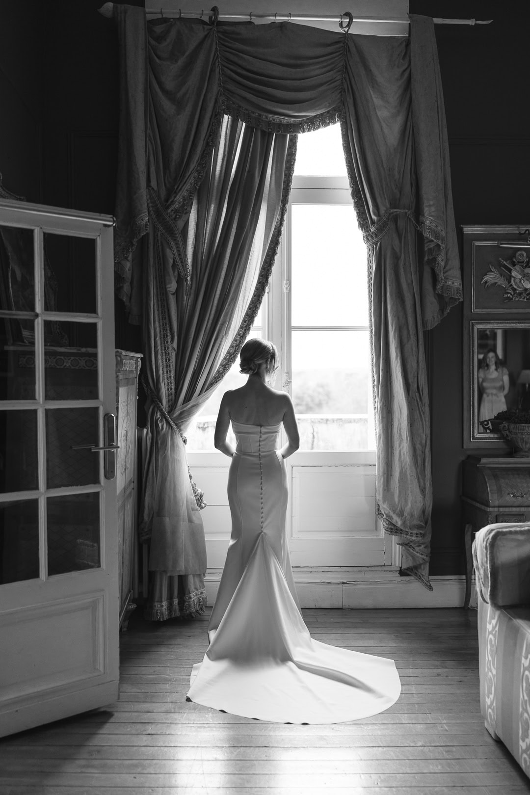 Editorial Wedding Photographer, Luxury wedding venue in France, Château de la Valouze, Wedding Photographer France