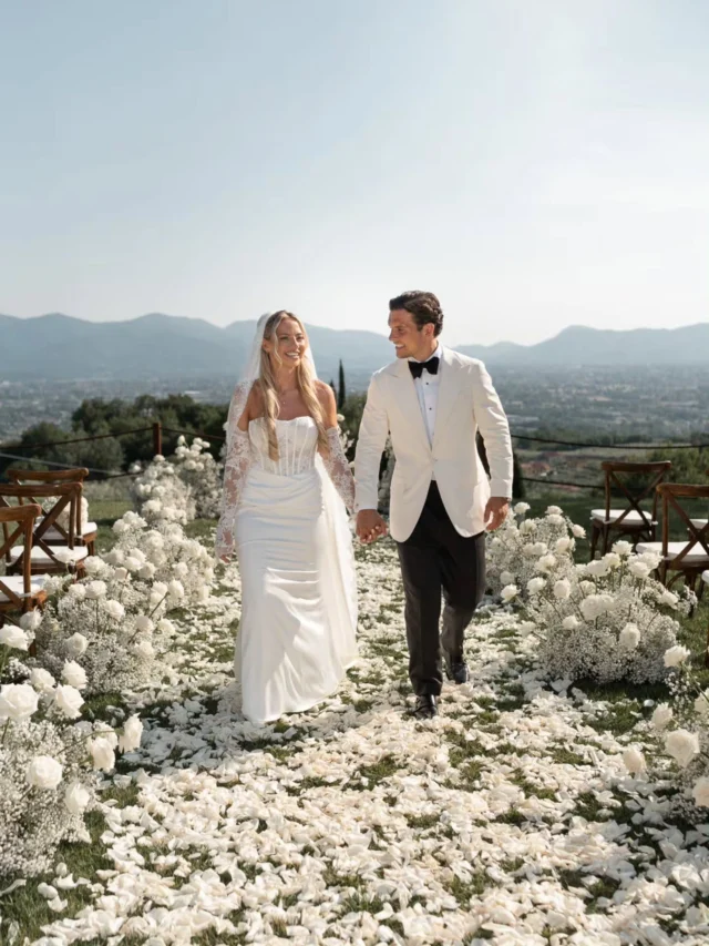 Flying to Tuscany for Tina & Frankie’s wedding was such a dream! From the most gorgeous views and beautiful surroundings to the loveliest people and the best party, it was such a special day to be part of.
⠀
So many beautiful moments, so much laughter and a couple who made the whole day feel completely their own.
⠀
Tuscany, you were incredible! 🇮🇹
⠀
Venue @casaledepasquinelli
Photography @annabukowskaphotography
Videographer @elizabethjoshfilms
Planner @gabriele_pasquinelli_ @sara.gaddini @francescanieri76
Bridal shop @mwlbride
Mua @beautybyellieparkhurst
Flowers @weddingeco.catering.flower
DJ @maxsoggiu
⠀
#destinationweddingphotographer #tuscanywedding #tuscanyweddingphotographer
#italyweddingphotographer #casaledepasquinelli
⠀
Italy Wedding Photographer | Casale de' Pasquinelli Wedding | Editorial Wedding Photographer | Tuscany Wedding Photographer | Luxury Wedding in Italy